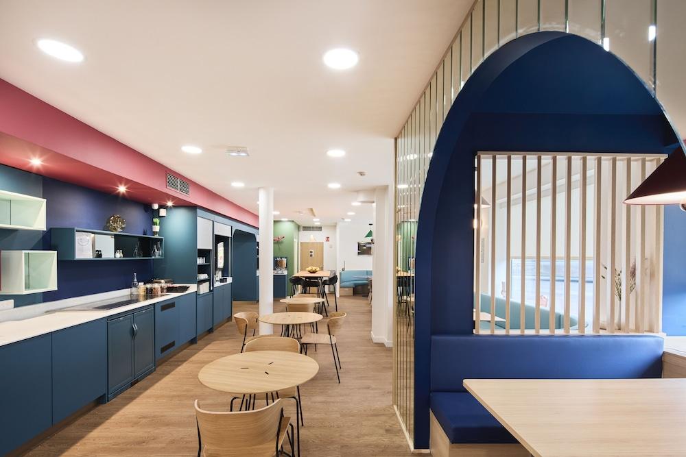 restaurant cafeteria