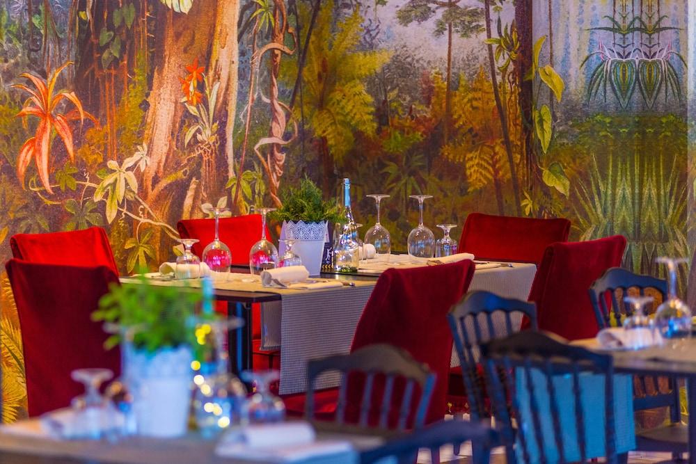 restaurant cafeteria