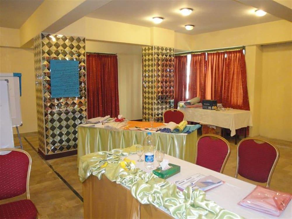 restaurant cafeteria
