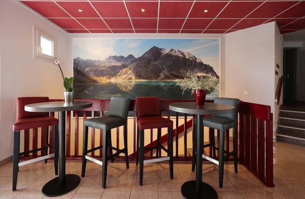 restaurant-cafeteria