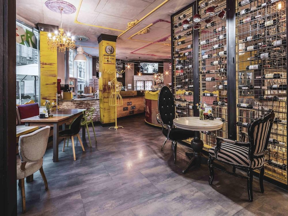 restaurant cafeteria