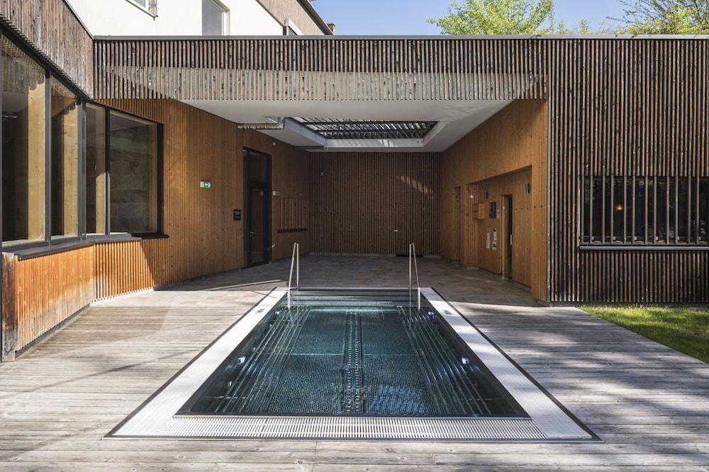 swimming pool spa