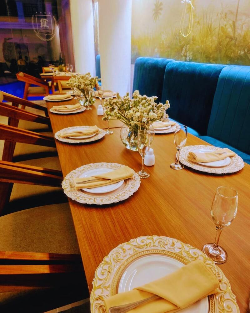 restaurant cafeteria