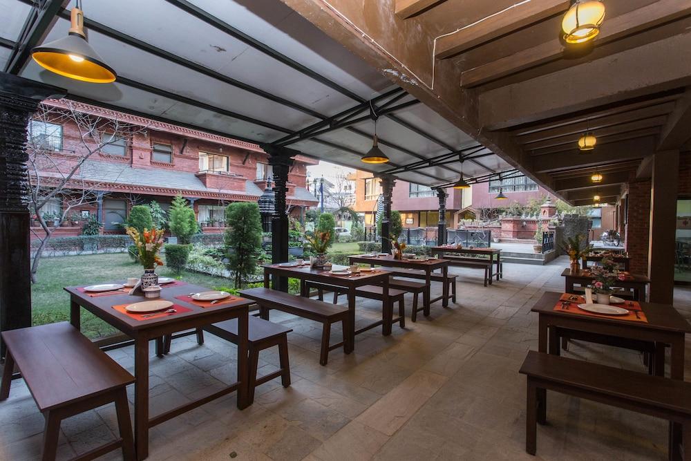 restaurant cafeteria