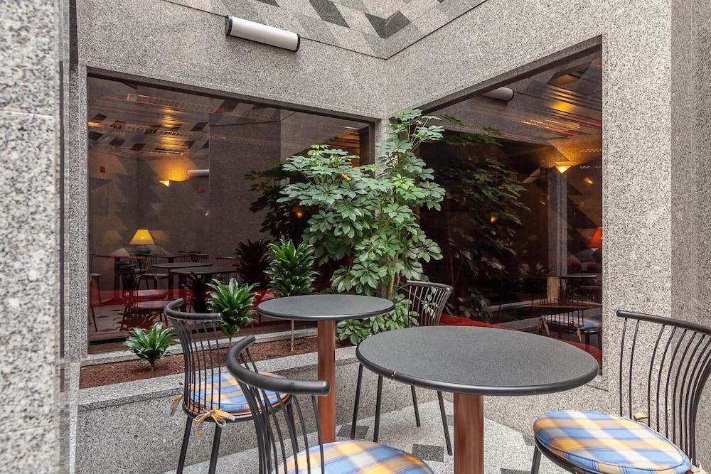 restaurant cafeteria