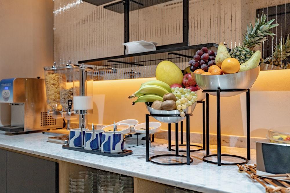 restaurant cafeteria