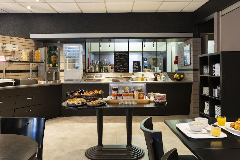 restaurant cafeteria