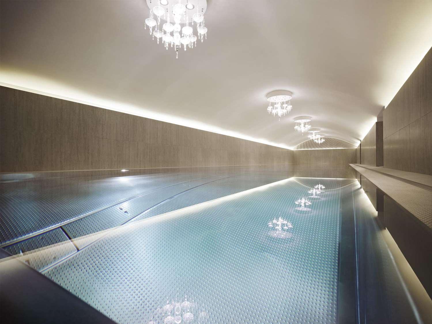 swimming pool spa