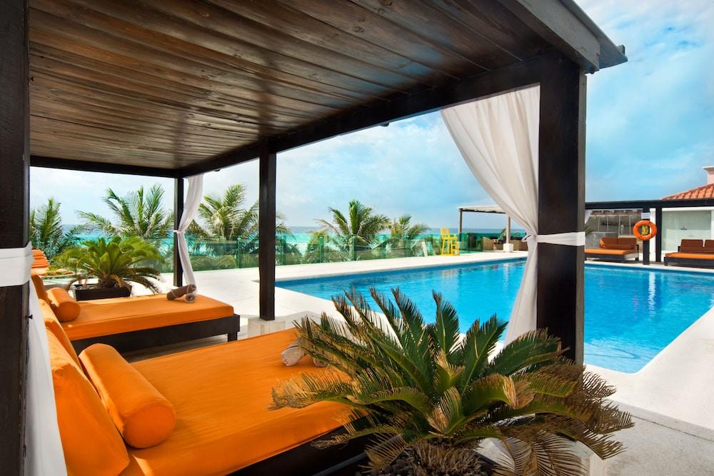swimming pool spa
