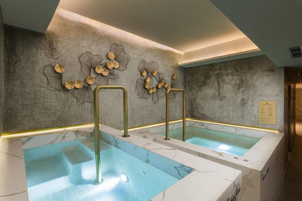 swimming pool spa