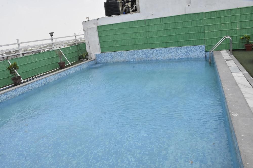 swimming pool spa