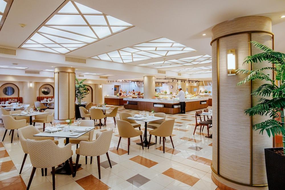 restaurant cafeteria