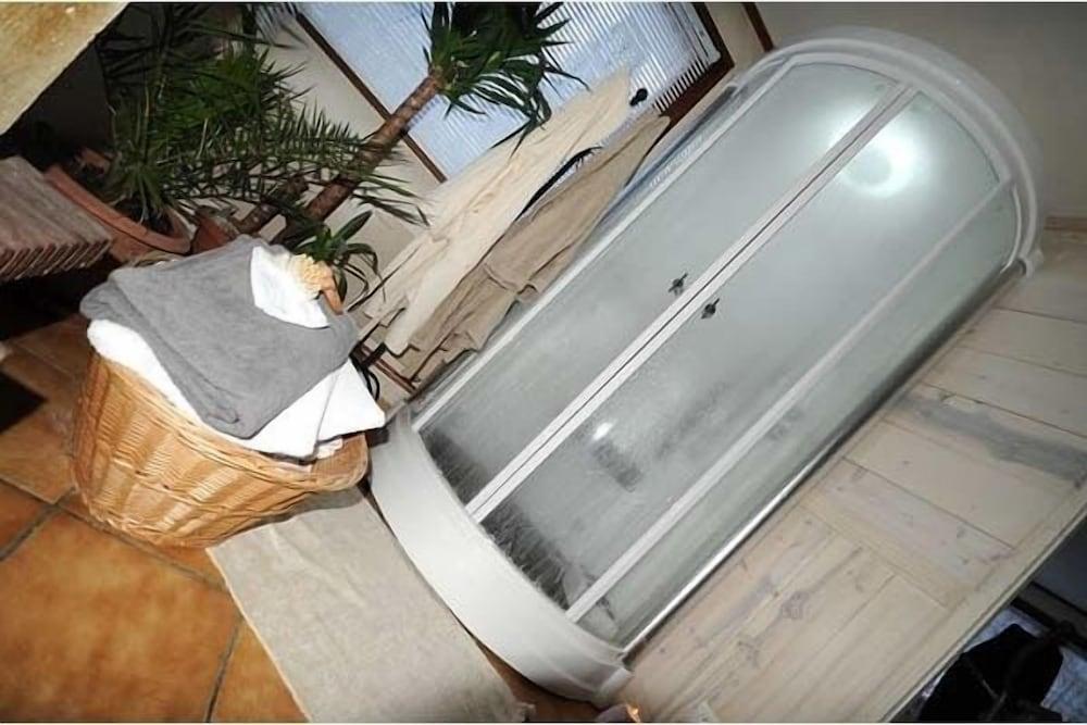 swimming pool spa
