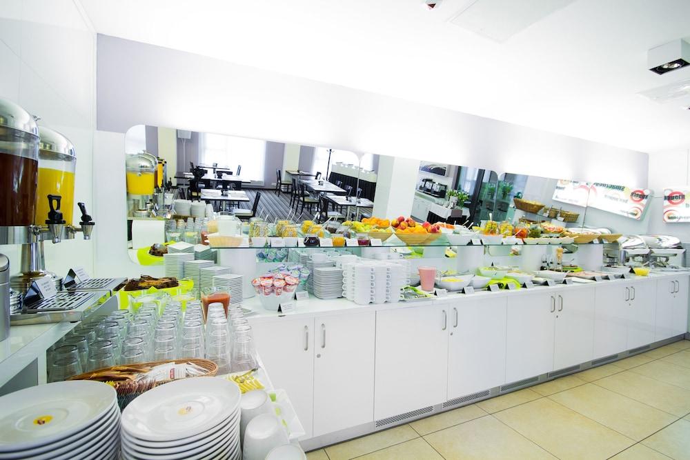 restaurant cafeteria