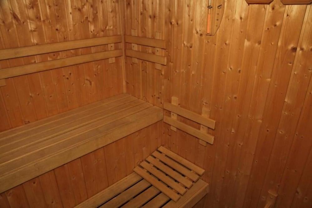 swimming pool spa
