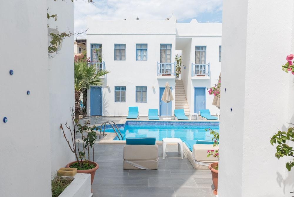swimming pool spa