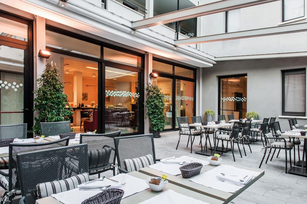 restaurant cafeteria
