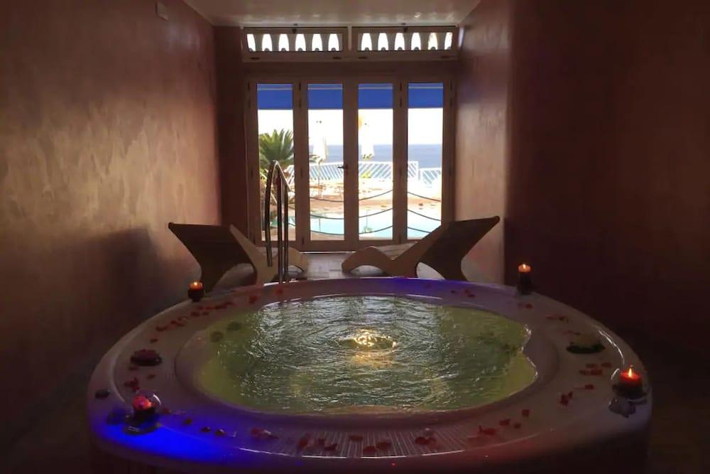 swimming pool spa