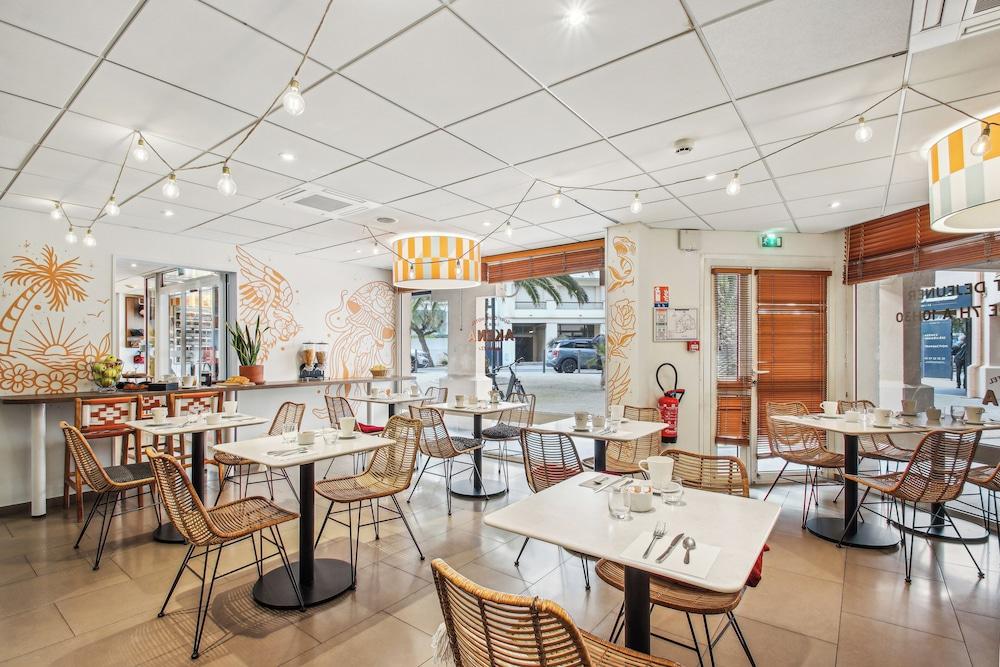 restaurant cafeteria