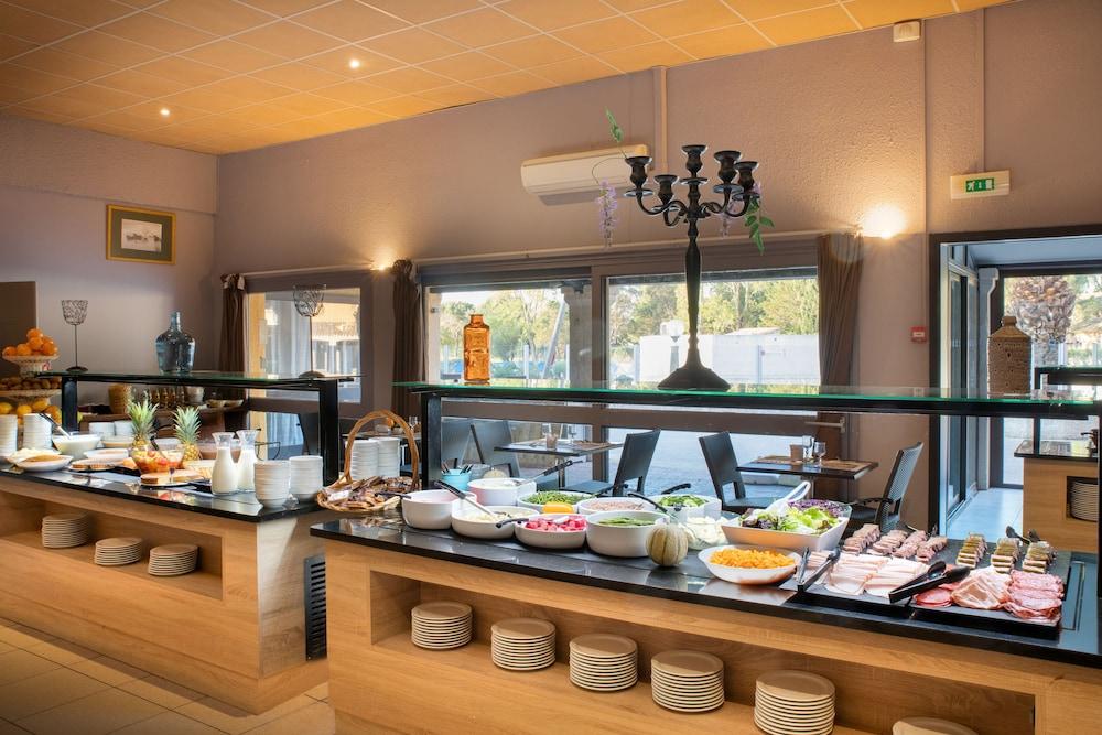 restaurant cafeteria