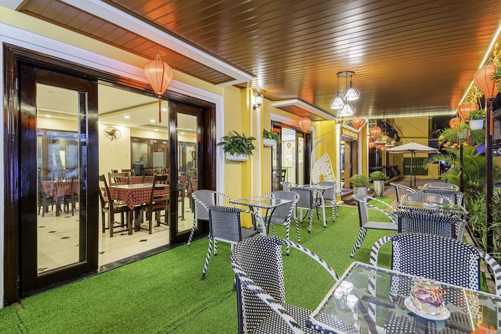 restaurant cafeteria