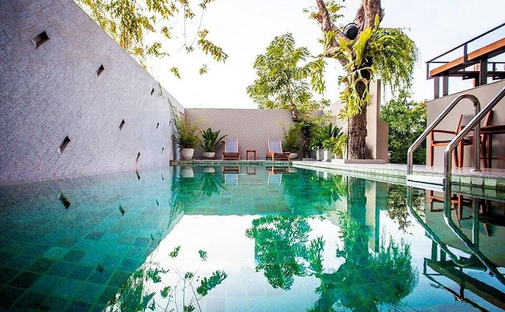 swimming pool spa
