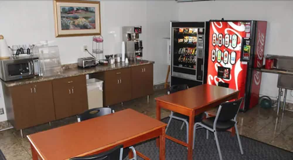 restaurant cafeteria