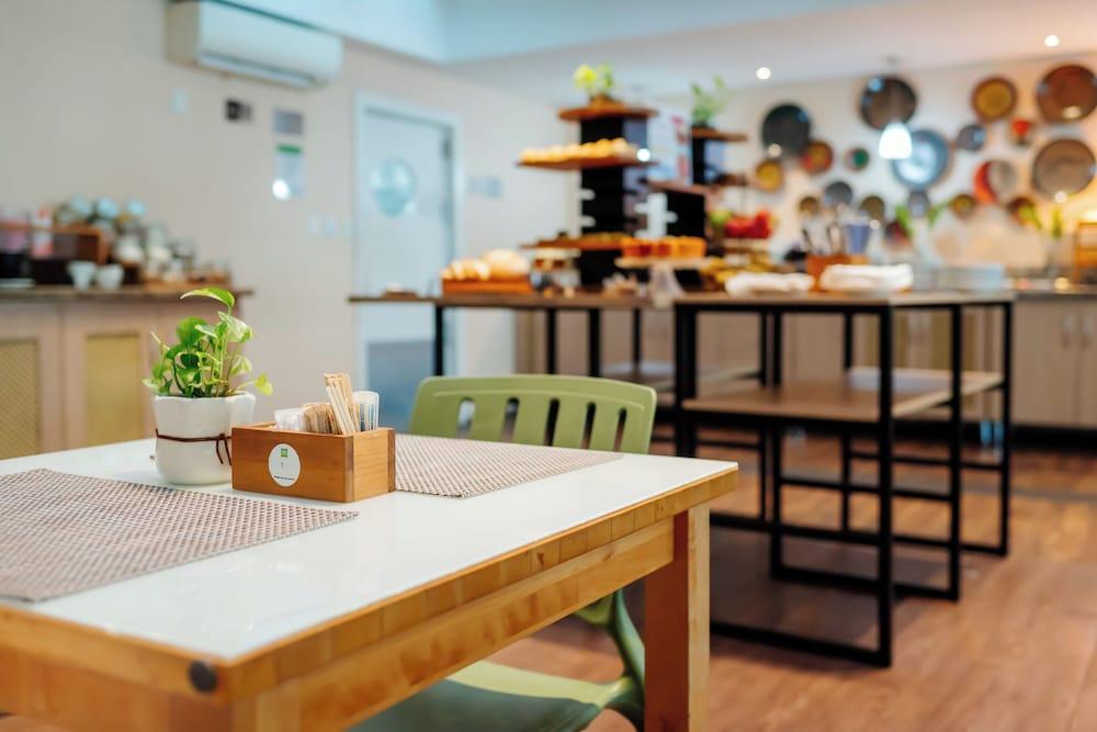 restaurant cafeteria