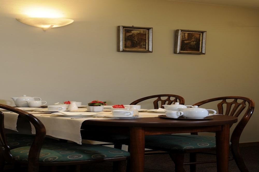 restaurant-cafeteria
