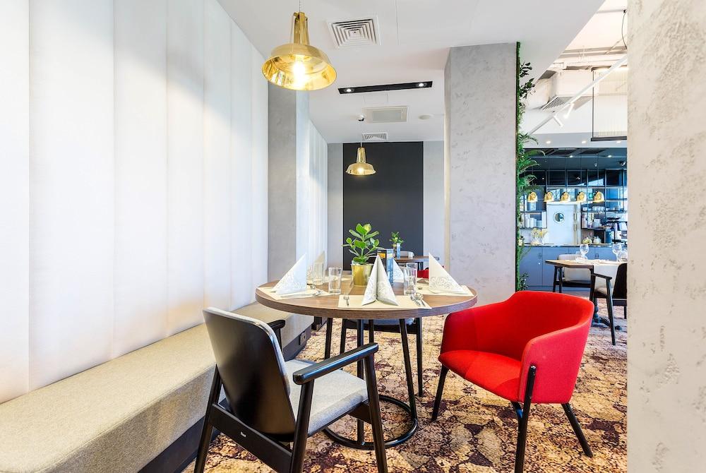 restaurant cafeteria