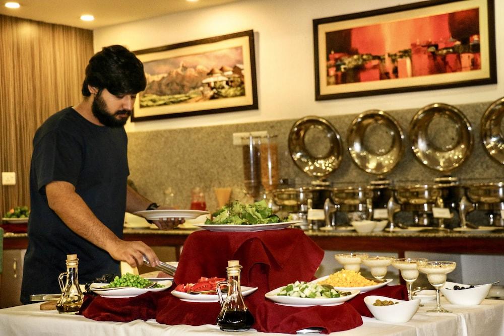 restaurant cafeteria