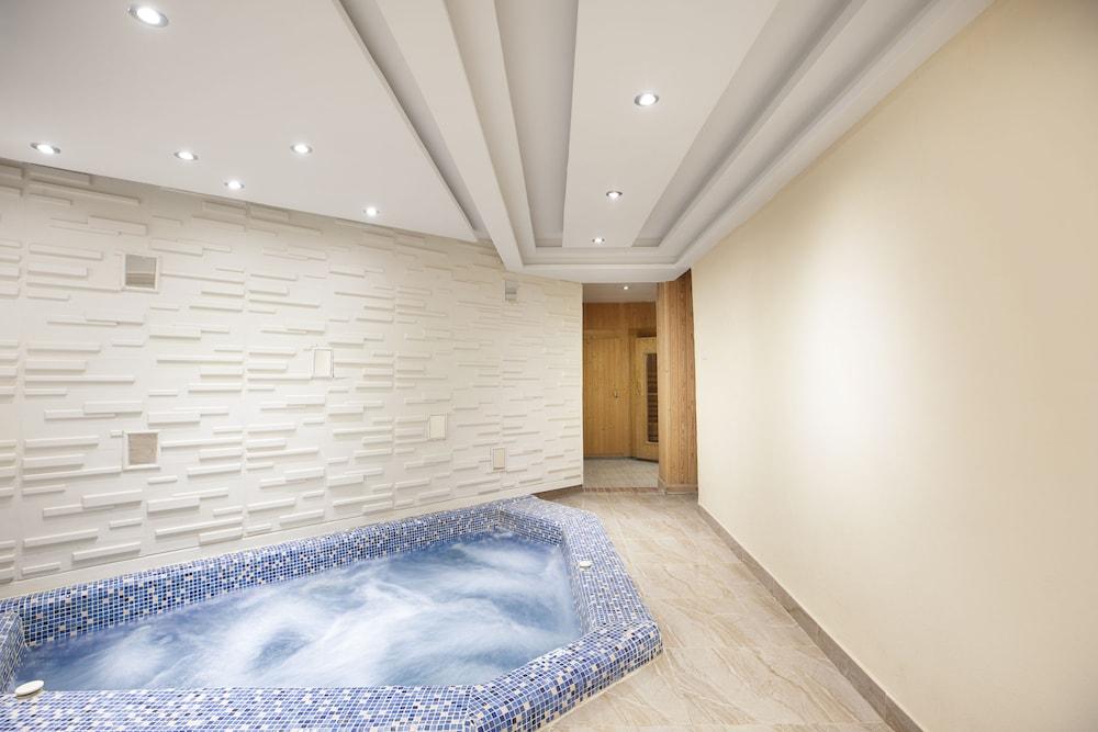 swimming pool spa