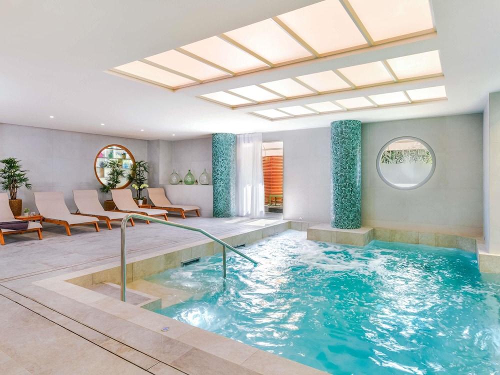 swimming pool spa