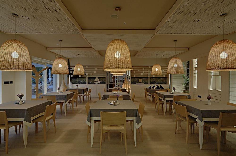 restaurant cafeteria