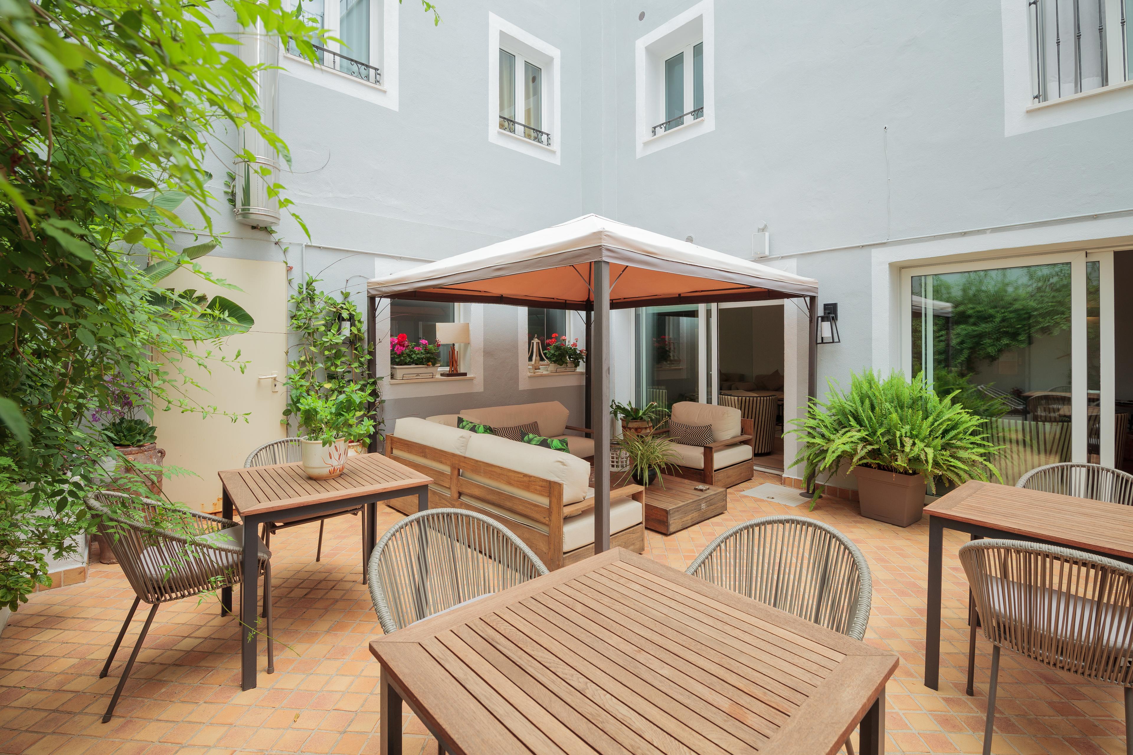 restaurant cafeteria