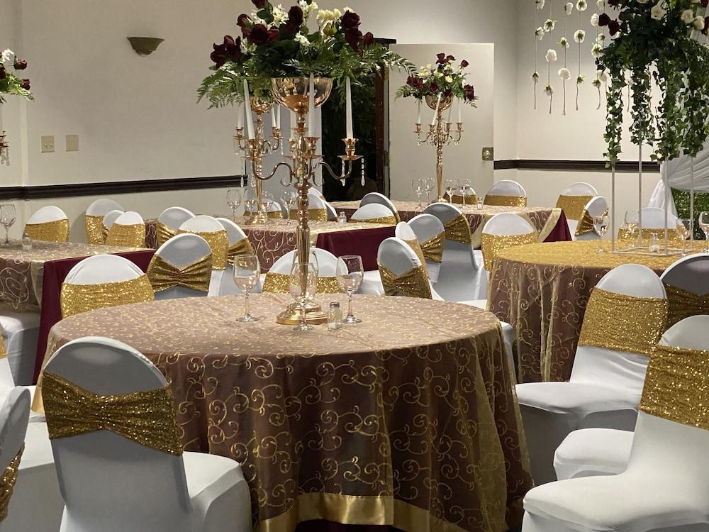 restaurant cafeteria