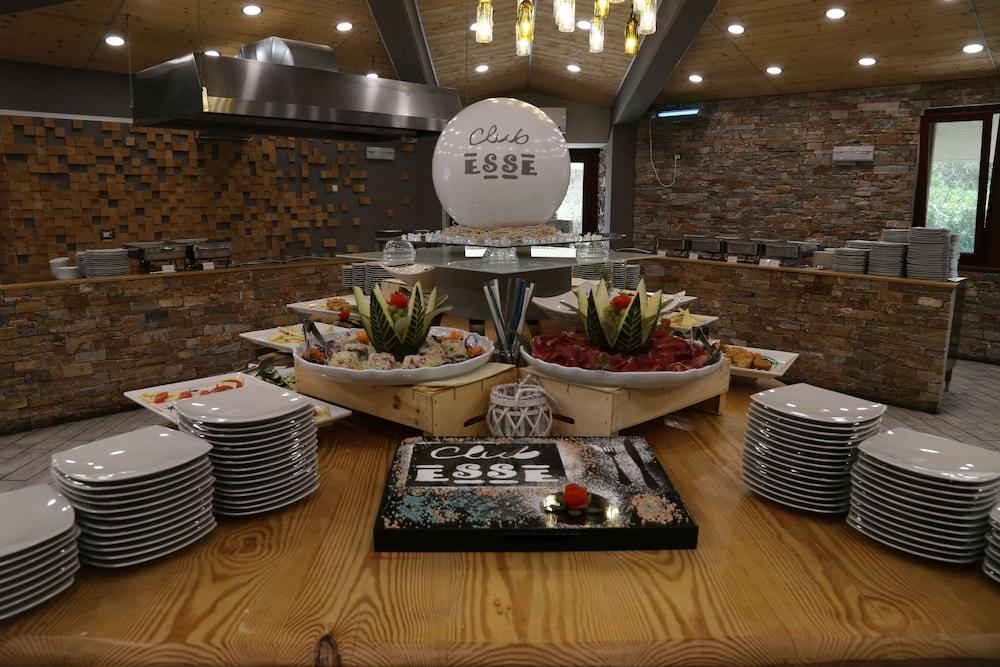 restaurant cafeteria