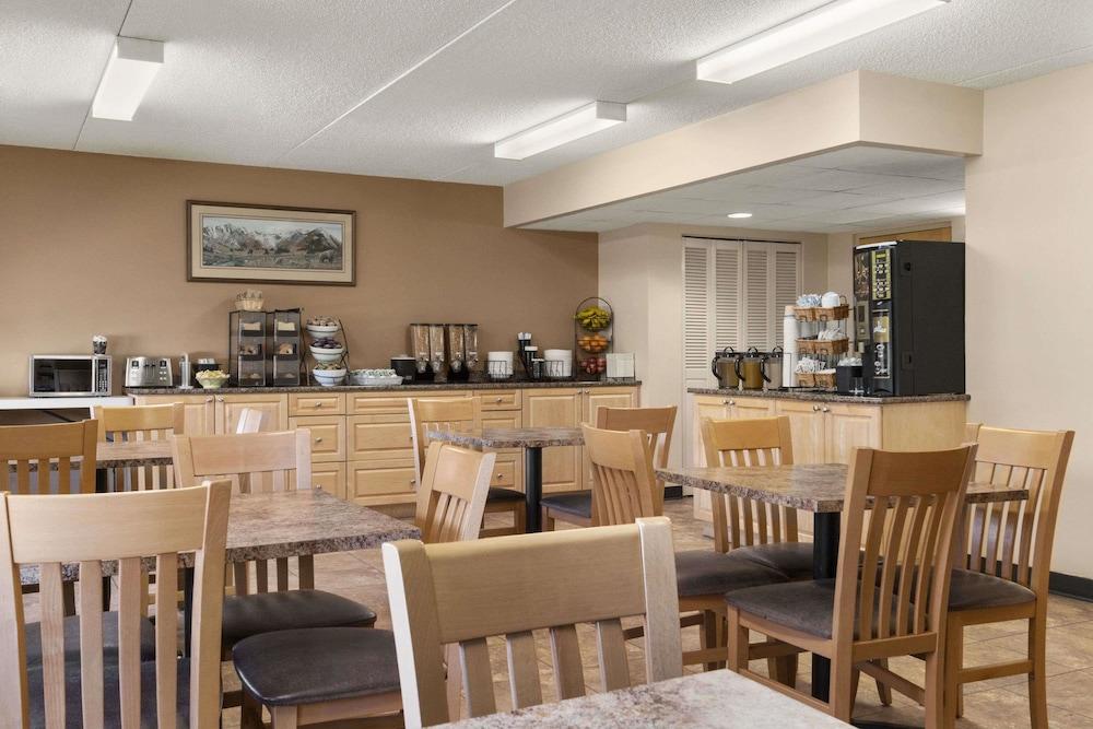 restaurant cafeteria