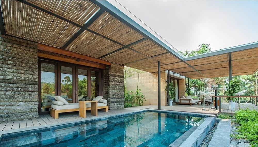 swimming pool spa