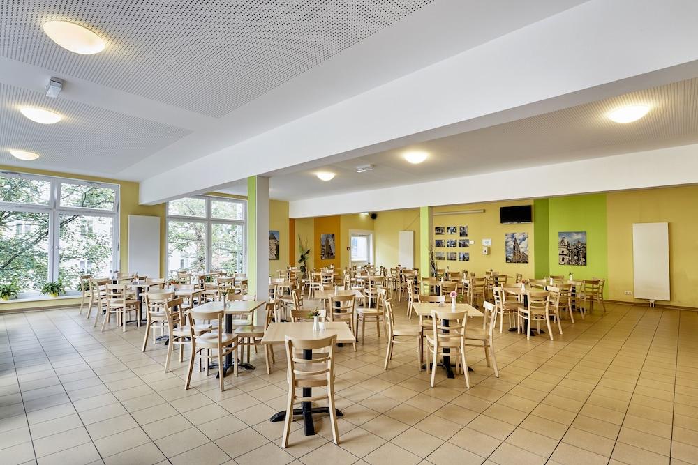 restaurant-cafeteria