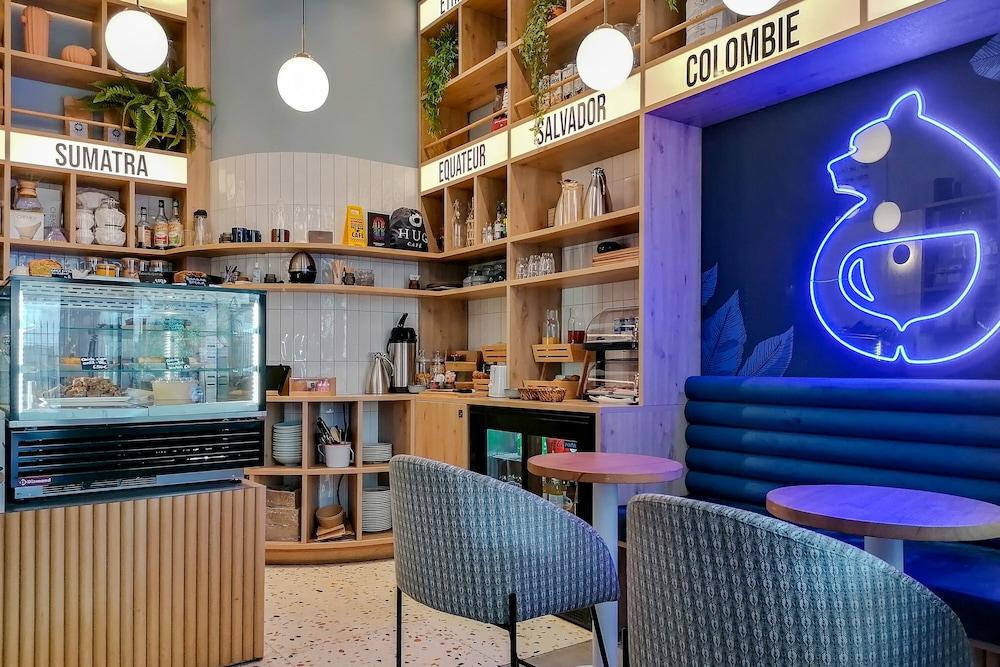 restaurant cafeteria