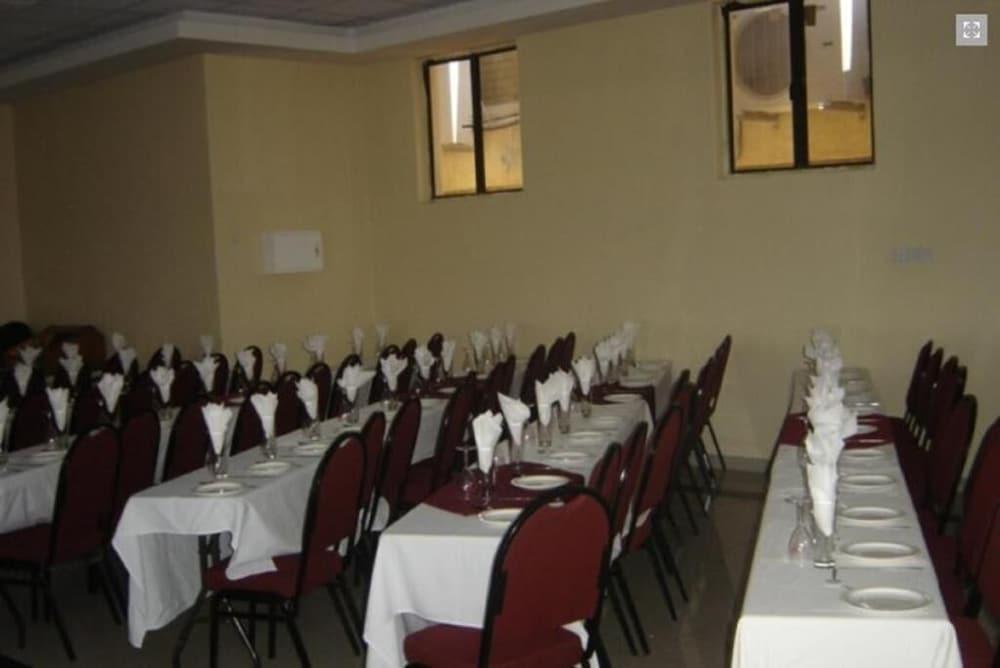 restaurant-cafeteria