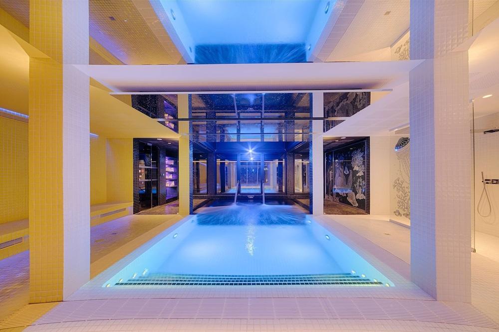 swimming pool spa