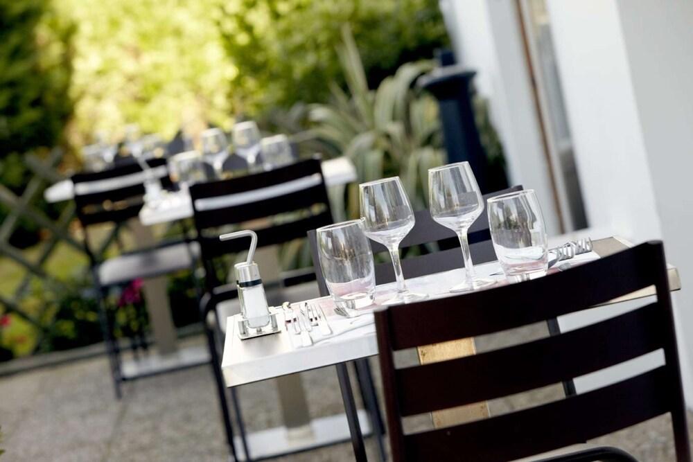 restaurant-cafeteria