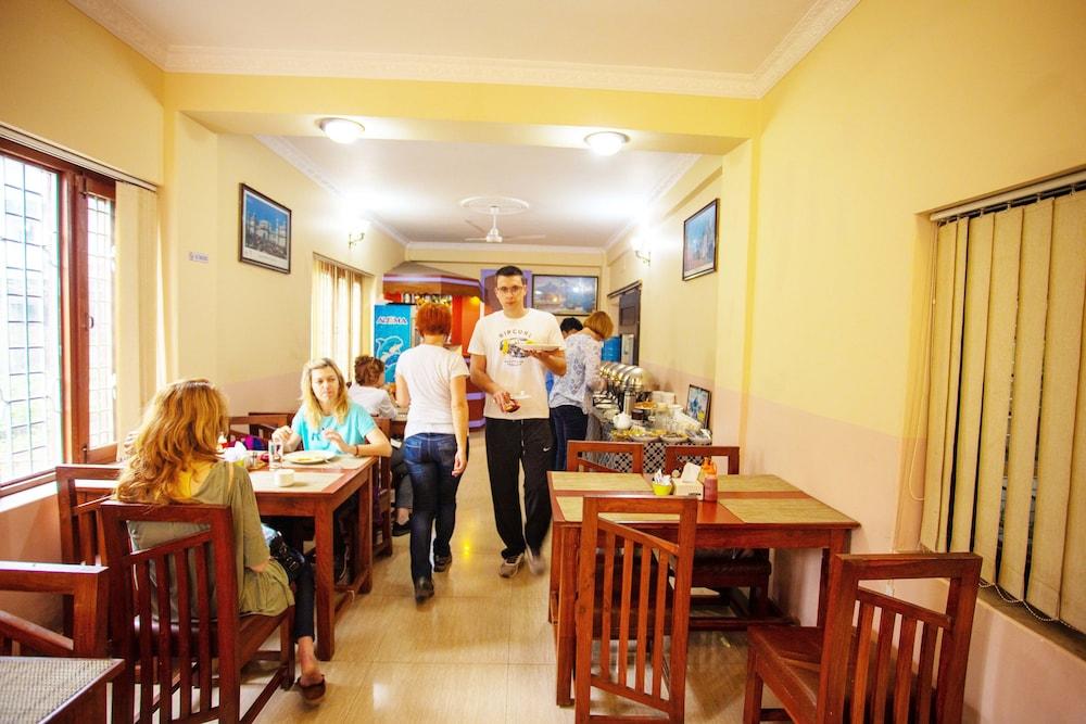 restaurant-cafeteria
