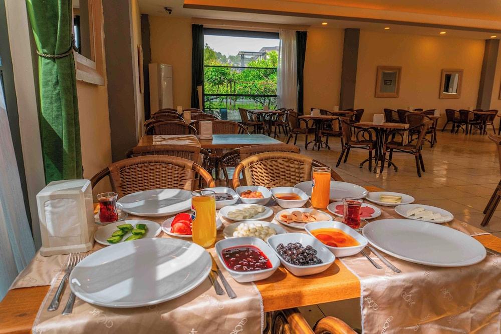 restaurant cafeteria
