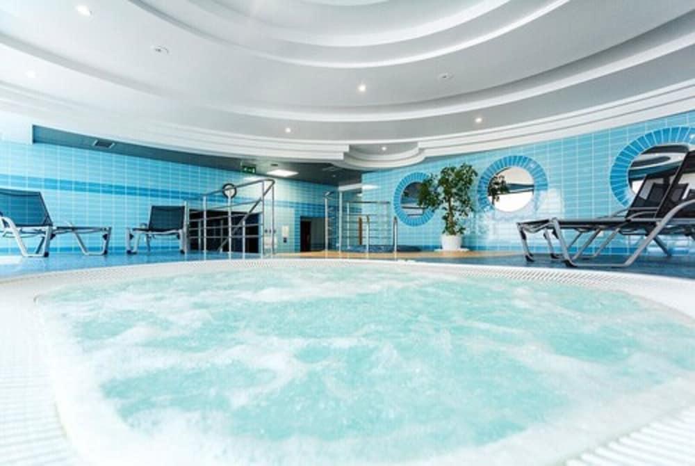 swimming pool spa