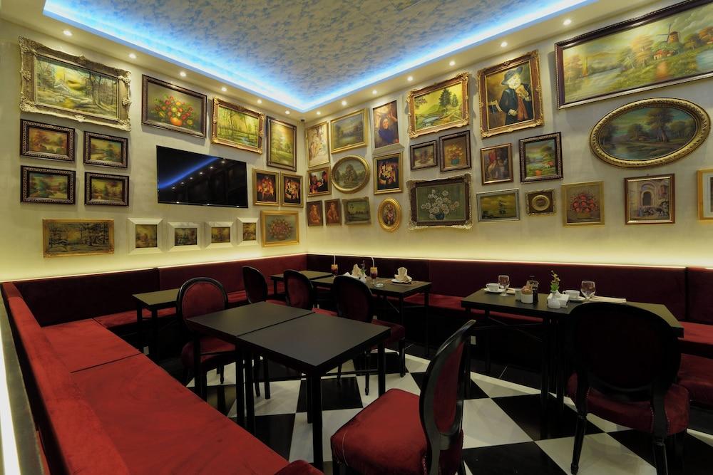 restaurant cafeteria