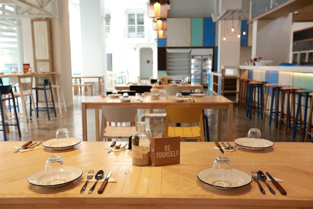 restaurant cafeteria