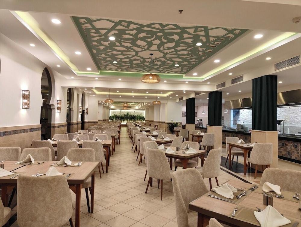 restaurant cafeteria